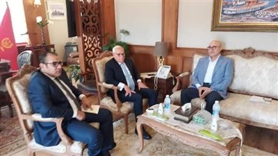محافظ بورسعيد يستقبل رئيس المصري ويهنئ بالتأهل الإفريقى ويتابع استعدادات الدوري