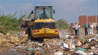 إعدام 19 طنًا لمواد غذائية غير صالحة للاستهلاك الآدمي في البحيرة | صور