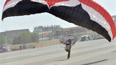 اليوم.. تحليق فريق من قائدي المظلات في سماء الأقصر ترويجًا للسياحة