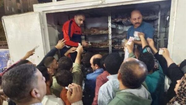 تزاحم المواطنين على