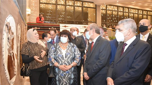 وزيرة الثقافة ومحافظ