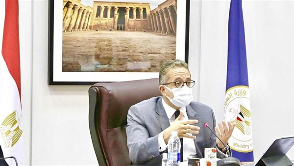 الدكتور خالد العناني