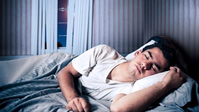 تنذر بالغم والحزن.. دلالة رؤية المطربين في المنام