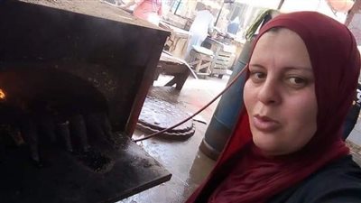 قالولي ازاي تقعدي في سوق السمك وسط الرجالة.. رانيا تناشد المسئولين توفير سكن لها بعد مرض زوجها