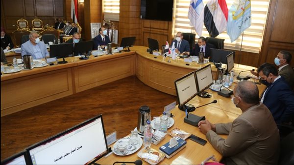 محافظ كفر الشيخ مع