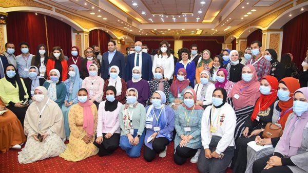 من لقاء وزيرة الهجرة