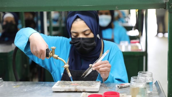 طالبة بالتعليم الفني