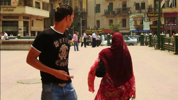 سيدة تتهم شخصًا بالتحرش