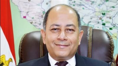 رئيس مياه أسيوط يشجع العاملين على استكمال الدراسات العليا 