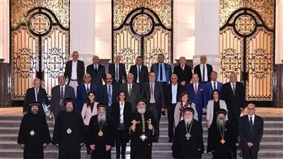 البابا تواضروس الثاني يلتقي مجلس معهد الدراسات القبطية │ صور