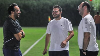 أبو العينين يجتمع بلاعبي سيراميكا كليوباترا بعد التعادل مع الجونة