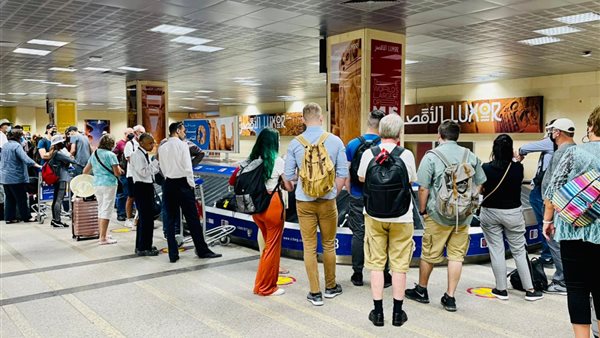 السياح في مطار شرم