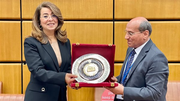 غادة والي ورئيس محكمة