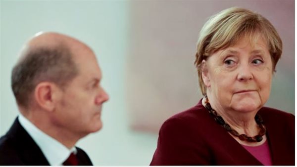 ميركل وأولاف شولز