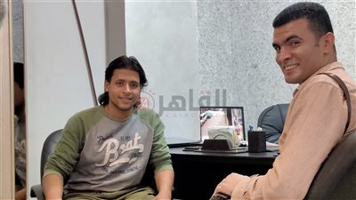 تركوه أمام مسجد وتربى بدار رعاية.. شاب يبحث عن أسرته بعد فراق 24 عامًا بالشرقية | صور وفيديو