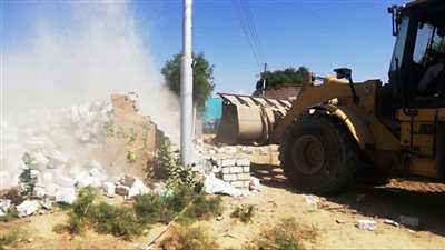 إزالة 6 حالات تعدٍ بمنطقة الشلال بأسوان