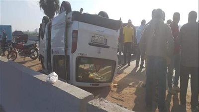 إصابة 7 أشخاص في حادث انقلاب سيارة ميكروباص بالطريق الصحراوي بالعياط