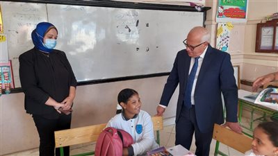 محافظ بورسعيد يقرر النزول بالسن القانونية للقبول بمرحلة بدء التعليم الأساسي