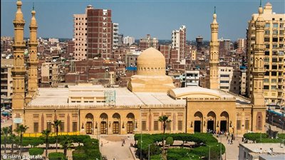 حملات لمنع التجمعات وإزالة الإشغالات بالميدان الإبراهيمي بدسوق