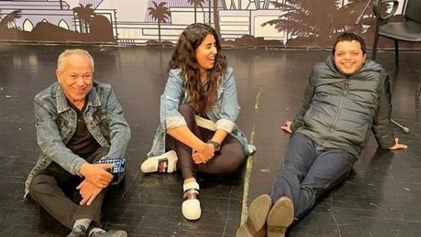 من كواليس مسرحية