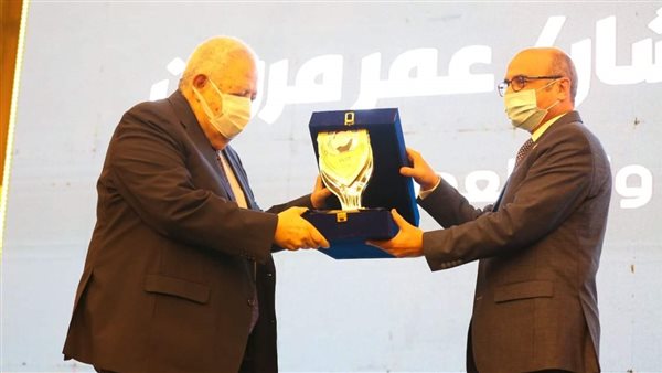 نقيب المحامين يكرم