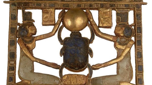 صدرية ذهبية مرصعة