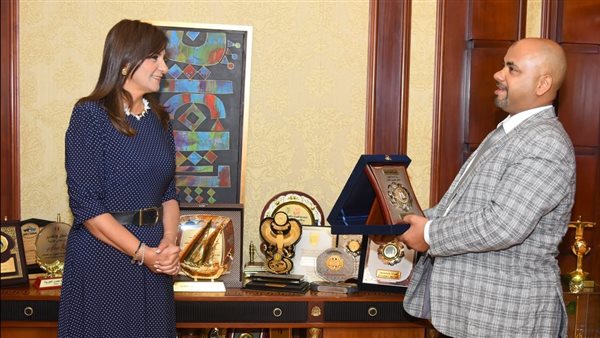  وزيرة الدولة للهجرة