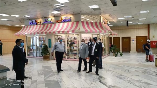 وزير الطيران يتفقد