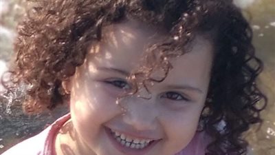 بعد إصابتها بفشل كلوي..الأب يستغيث بالمسؤولين لإنقاذ إبنته