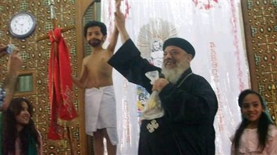 محمد صلاح بطل مسرحية قيامة السيد المسيح بإحدى الكنائس | صورة