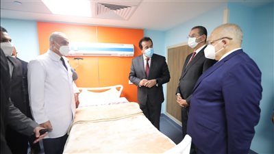 وزير التعليم العالي يتابع تجهيزات المبنى الجنوبي بمعهد الأورام