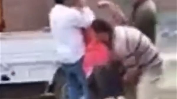 لحظة اقتياد الشاب