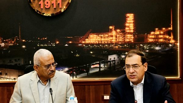 وزير البترول في اجتماعه