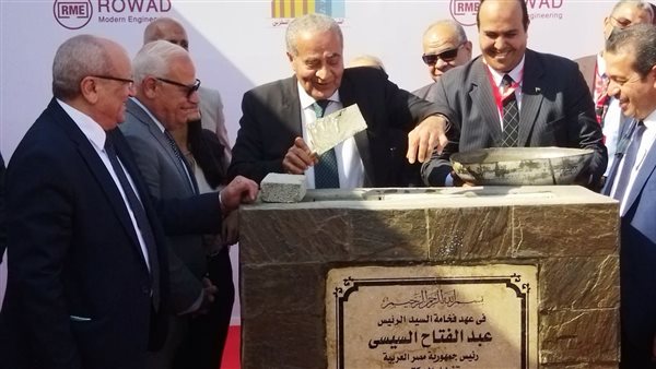 أثناء وضع حجر الأساس