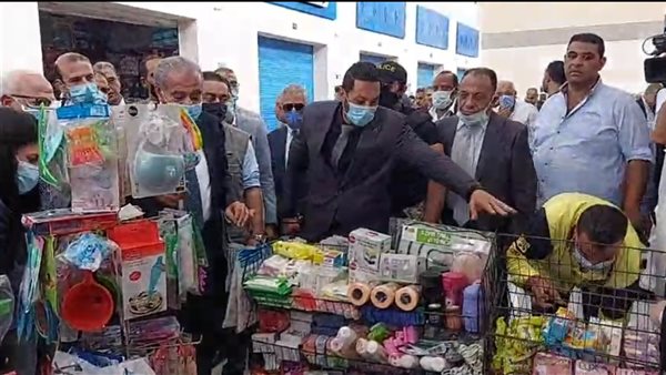 وزير التموين يجمع