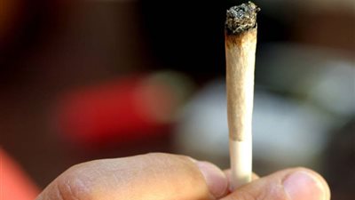 سيجارة محشية شاي ومادة بيضاء.. ضبط طفلين يقومان بأفعال منافية للآداب بالمنوفية