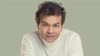 آخرهم محمد محيي.. فنانون وقعوا في الحب ورزقوا بأطفال بعد الخمسين 