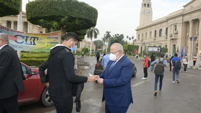 الخشت: 21 منفذا بالجامعة لتطعيم جميع المنتسبين بلقاح كورونا