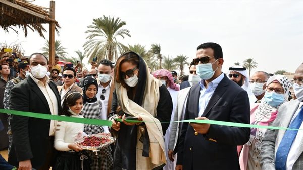 تسليم عدد من المنازل