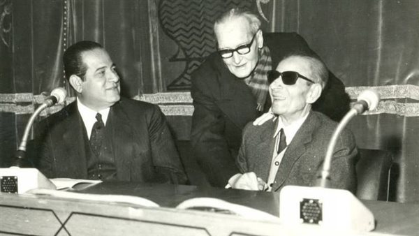 الدكتور طه حسين