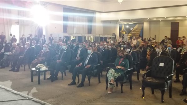 رئيس الوزراء يحضر