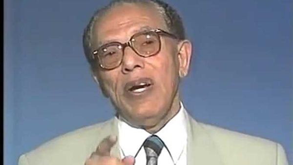 الكاتب مصطفى محمود