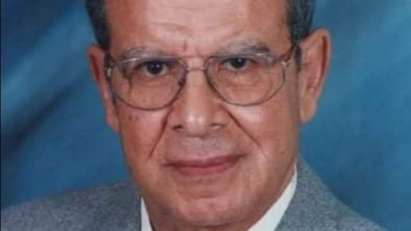 الدكتور أحمد على