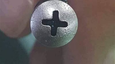 حيلة صغيرة لاكتشاف الكاميرات في مرايا البروفات