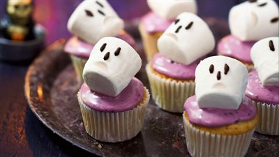 من بينها القرع وكيكة ريد فيلفت.. تعرف على أشهر الأكلات المتعارف عليها في الهالوين