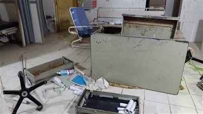 ضبط 4 أشخاص بعد الاعتداء على العاملين بمستشفى جرجا العام وإتلاف ممتلكات | صور