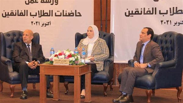 وزيرة التضامن بورشة