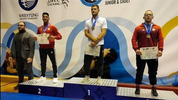 بطل مصارعة ببطولة