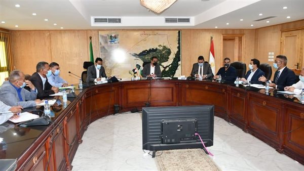 محافظ الفيوم يراجع