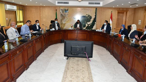 محافظ الفيوم يستقبل